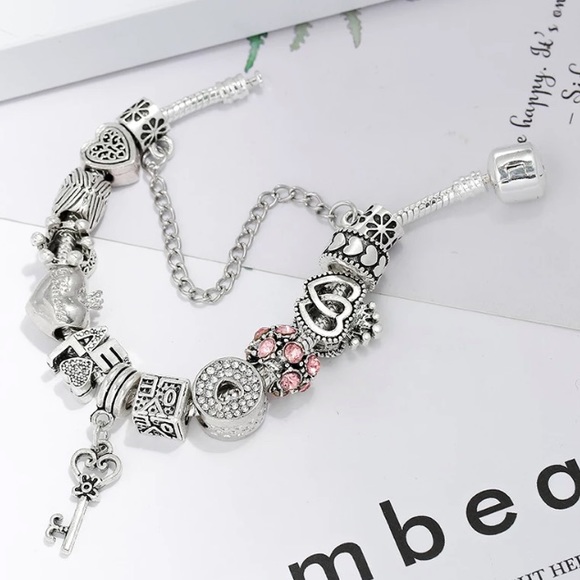 ❤️TRULY STUNNING SILVER BRACELET AND 11 BEAUTIFUL SILVER CHARMS & SAFETY CHAIN❤️ - Picture 5 of 5